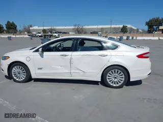 2013 Ford Fusion Energi Titanium with VIN 3FA6P0SU3DR273676, listed as a IAAI auction lot 41777822 with 189,283 mi miles. Bid and sale history available at carsss.com. Image 14.