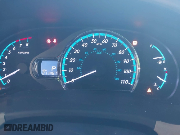 2011 Toyota Sienna XLE with VIN 5TDDK3DC6BS025101, listed as a IAAI auction lot 41473796 with 211,467 mi miles. Bid and sale history available at carsss.com. Image 7.