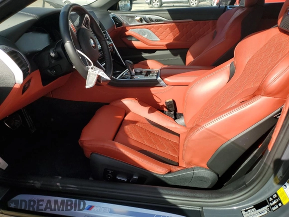 2020 BMW M8 Competition z VIN WBSDZ0C07LCD56155, wystawiony jako Copart lot #81146663 z przebiegiem 16 085 mil mil oraz . Historia ofert i sprzedaży dostępna na DreamBid. Obrazek 7.