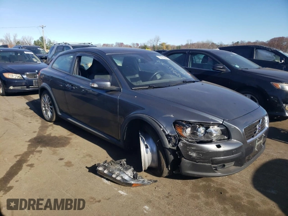 2010 Volvo C30 с VIN YV1672MKXA2171481, выставлен на аукционе Copart как лот 79916064 с пробегом 44 660 миль миль и Списание • Salvage title. История ставок и продаж доступна на DreamBid. Изображение 4.