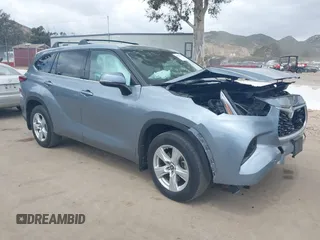2022 Toyota Highlander LE z VIN 5TDZZRAH7NS101157, wystawiony jako IAAI lot #41902561 z przebiegiem 29 941 mil mil oraz . Historia ofert i sprzedaży dostępna na DreamBid. Obrazek 1.
