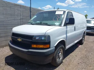 2021 Chevrolet Express Cargo z VIN 1GCWGAFP1M1235250, wystawiony jako IAAI lot #42678056 z przebiegiem 46 536 mil mil oraz . Historia ofert i sprzedaży dostępna na DreamBid. Obrazek 2.