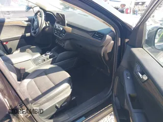 2020 Ford Escape Titanium Hybrid z VIN 1FMCU9DZ9LUC35844, wystawiony jako IAAI lot #42058275 z przebiegiem 74 205 mil mil oraz . Historia ofert i sprzedaży dostępna na DreamBid. Obrazek 5.