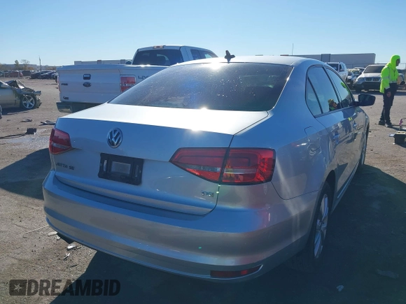 2015 Volkswagen Jetta SE z VIN 3VWD07AJ6FM326731, wystawiony jako IAAI lot #41066250 z przebiegiem 63 242 mil mil oraz . Historia ofert i sprzedaży dostępna na DreamBid. Obrazek 4.