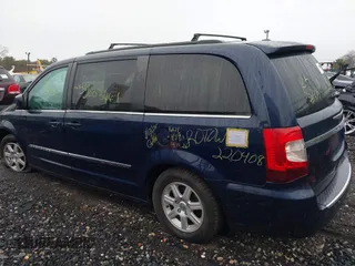 2012 Chrysler Town & Country Touring with VIN 2C4RC1BG4CR216670, listed as a IAAI auction lot 41950320 with 156,359 mi miles. Bid and sale history available at carsss.com. Image 3.