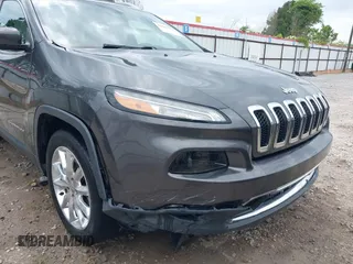 2017 Jeep Cherokee Limited z VIN 1C4PJLDB4HW521787, wystawiony jako IAAI lot #42384718 z przebiegiem 96 819 mil mil oraz . Historia ofert i sprzedaży dostępna na DreamBid. Obrazek 6.