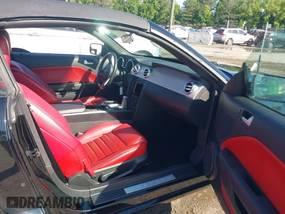 2005 Ford Mustang GT Deluxe с VIN 1ZVFT85H355174523, выставлен на аукционе IAAI как лот 42532902 с пробегом 61 406 миль миль и . История ставок и продаж доступна на DreamBid. Изображение 5.