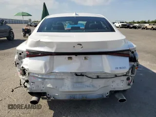 2021 Lexus IS 300 z VIN JTHCA1D20M5114499, wystawiony jako Copart lot #62119075 z przebiegiem 77 530 mil mil oraz Szkoda całkowita • Salvage title. Historia ofert i sprzedaży dostępna na DreamBid. Obrazek 6.
