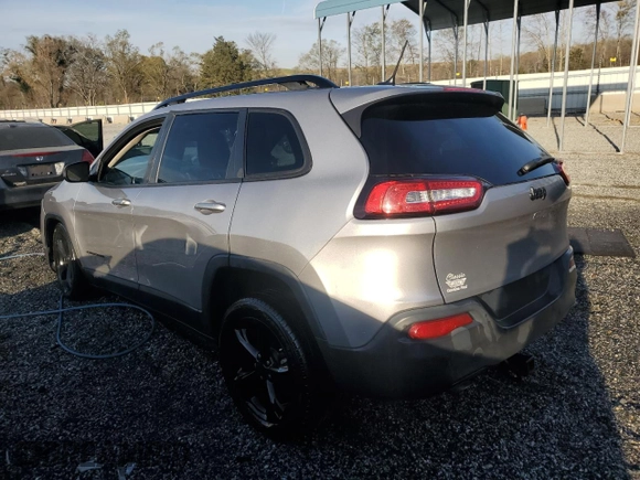 2021 Jeep Cherokee Latitude z VIN 1C4PJLCB7JD596891, wystawiony jako Copart lot #50833275 z przebiegiem 107 902 mil mil oraz Szkoda całkowita • Salvage title. Historia ofert i sprzedaży dostępna na DreamBid. Obrazek 2.