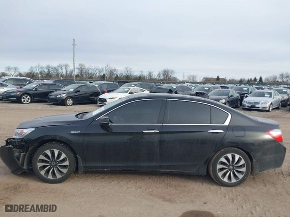 2015 Honda Accord Hybrid Touring with VIN 1HGCR6F73FA000959, listed as a IAAI auction lot 41532928 with 215,987 mi miles. Bid and sale history available at carsss.com. Image 14.