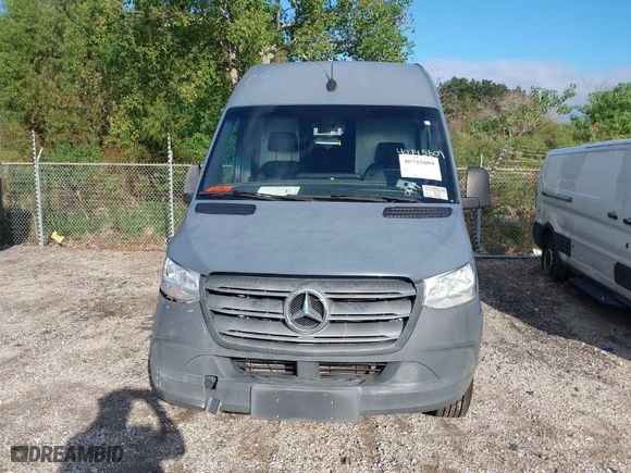 2019 Mercedes-Benz Sprinter Cargo Van with VIN WD4PF1CD1KP126367, listed as a IAAI auction lot 40745609 with 140,903 mi miles. Bid and sale history available at carsss.com. Image 6.