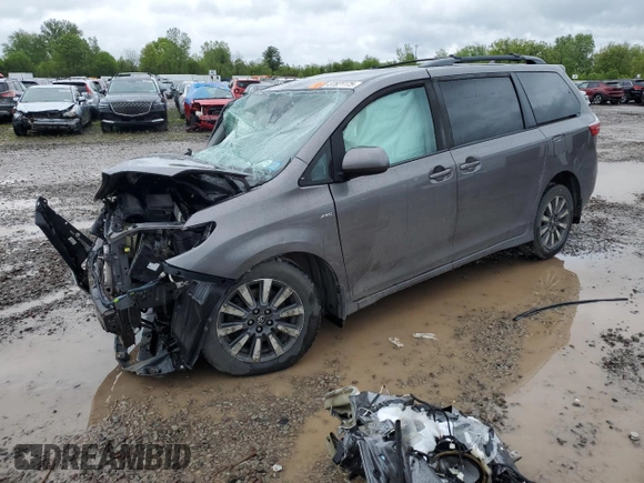 2018 Toyota Sienna LE z VIN 5TDJZ3DC6JS199103, wystawiony jako Copart lot #57821175 z przebiegiem Nie podano mil oraz Szkoda całkowita • Salvage title. Historia ofert i sprzedaży dostępna na DreamBid. Obrazek 1.