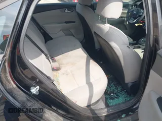 2019 Kia Forte LXS z VIN 3KPF24AD3KE044372, wystawiony jako IAAI lot #42333141 z przebiegiem 72 875 mil mil oraz . Historia ofert i sprzedaży dostępna na DreamBid. Obrazek 8.