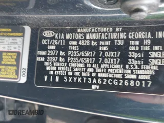 2012 Kia Sorento LX z VIN 5XYKT3A62CG268017, wystawiony jako IAAI lot #42219961 z przebiegiem 113 475 mil mil oraz . Historia ofert i sprzedaży dostępna na DreamBid. Obrazek 9.