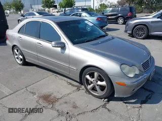 2004 Mercedes-Benz C 230 Kompressor z VIN WDBRF40J24A594806, wystawiony jako IAAI lot #42444464 z przebiegiem 266 778 mil mil oraz . Historia ofert i sprzedaży dostępna na DreamBid. Obrazek 1.