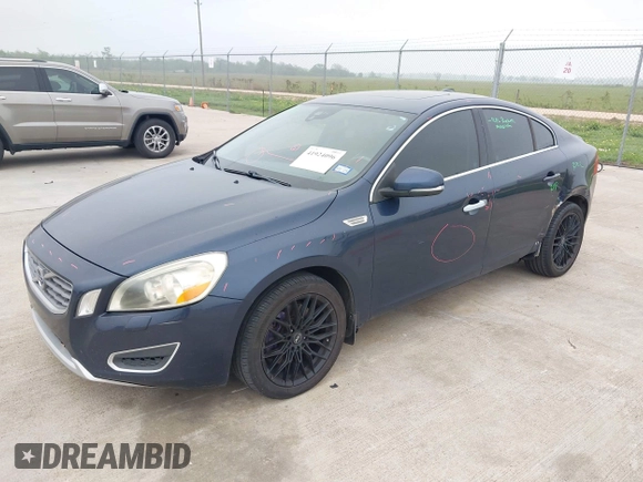 2012 Volvo S60 T5 with VIN YV1622FS0C2122692, listed as a IAAI auction lot 41924096 with 165,749 mi miles. Bid and sale history available at carsss.com. Image 2.
