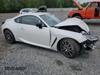 2023 Toyota 86 z VIN JF1ZNBC19P8765430, wystawiony jako Copart lot #56802955 z przebiegiem 6179 mil mil oraz Szkody całkowita. Historia ofert i sprzedaży dostępna na DreamBid. Obrazek 4.