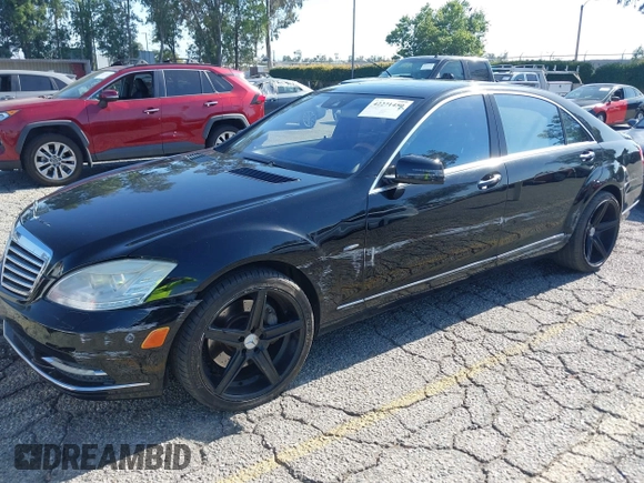 2012 Mercedes-Benz S 550 z VIN WDDNG7DB1CA479328, wystawiony jako IAAI lot #42271450 z przebiegiem Nie podano mil oraz . Historia ofert i sprzedaży dostępna na DreamBid. Obrazek 6.