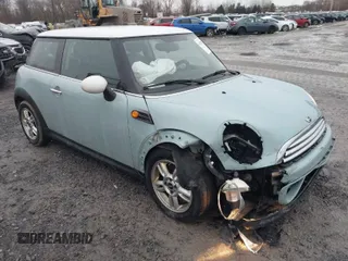 2013 MINI Hardtop z VIN WMWSU3C51DT686959, wystawiony jako IAAI lot #41020389 z przebiegiem 86 770 mil mil oraz . Historia ofert i sprzedaży dostępna na DreamBid. Obrazek 1.