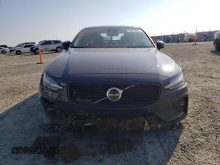 2024 Volvo S60 Core Dark Theme z VIN 7JRL12TK9RG305506, wystawiony jako Copart lot #43276995 z przebiegiem 603 mil mil oraz Szkoda całkowita • Salvage title. Historia ofert i sprzedaży dostępna na DreamBid. Obrazek 5.