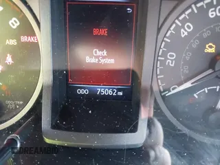 2017 Toyota Tacoma SR5 с VIN 3TMCZ5AN1HM120411, выставлен на аукционе IAAI как лот 41457008 с пробегом 75 062 миль миль и . История ставок и продаж доступна на DreamBid. Изображение 14.