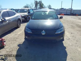 2016 Volkswagen Jetta SEL z VIN 3VWL07AJ5GM212572, wystawiony jako IAAI lot #41470003 z przebiegiem 138 988 mil mil oraz . Historia ofert i sprzedaży dostępna na DreamBid. Obrazek 12.