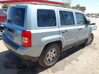 2013 Jeep Patriot Sport with VIN 1C4NJPBA5DD186974, listed as a IAAI auction lot 41900552 with 127,717 mi miles. Bid and sale history available at carsss.com. Image 4.
