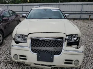 2009 Chrysler 300 C Hemi z VIN 2C3KA63TX9H619703, wystawiony jako Copart lot #60902075 z przebiegiem 140 003 mil mil oraz Szkoda całkowita • Salvage title. Historia ofert i sprzedaży dostępna na DreamBid. Obrazek 5.