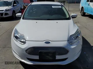 2016 Ford Focus Electric z VIN 1FADP3R47GL216219, wystawiony jako Copart lot #63930905 z przebiegiem 93 985 mil mil oraz Czysty tytuł • Clean title. Historia ofert i sprzedaży dostępna na DreamBid. Obrazek 5.