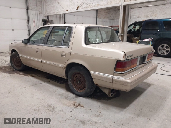 1991 Dodge Spirit z VIN 1B3XA46KXMF519542, wystawiony jako IAAI lot #42278204 z przebiegiem 134 919 mil mil oraz . Historia ofert i sprzedaży dostępna na DreamBid. Obrazek 3.