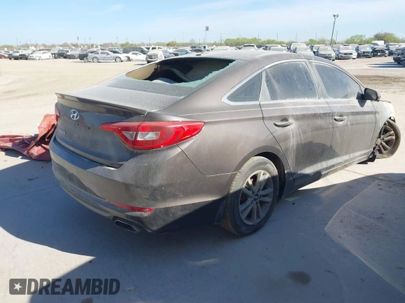 2015 Hyundai Sonata SE z VIN 5NPE24AF2FH242620, wystawiony jako IAAI lot #37029656 z przebiegiem 102 945 mil mil oraz . Historia ofert i sprzedaży dostępna na DreamBid. Obrazek 4.