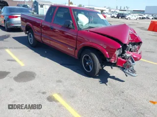 2002 Chevrolet S-10 LS with VIN 1GCCS19W828146820, listed as a IAAI auction lot 41946005 with Not Provided miles. Bid and sale history available at carsss.com. Image 1.