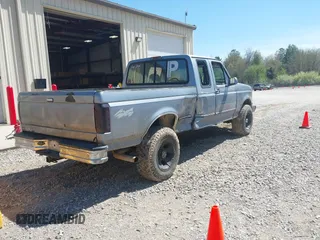 1996 Ford F-250 with VIN 1FTHX26F0TEB68671, listed as a IAAI auction lot 41903909 with 330,621 mi miles. Bid and sale history available at carsss.com. Image 4.