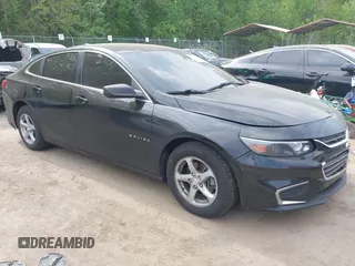 2016 Chevrolet Malibu LS z VIN 1G1ZB5ST9GF276568, wystawiony jako IAAI lot #42114390 z przebiegiem 131 424 mil mil oraz . Historia ofert i sprzedaży dostępna na DreamBid. Obrazek 1.