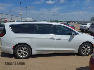 2020 Chrysler Pacifica Limited z VIN 2C4RC1GG6LR171708, wystawiony jako IAAI lot #42016454 z przebiegiem 97 162 mil mil oraz . Historia ofert i sprzedaży dostępna na DreamBid. Obrazek 14.