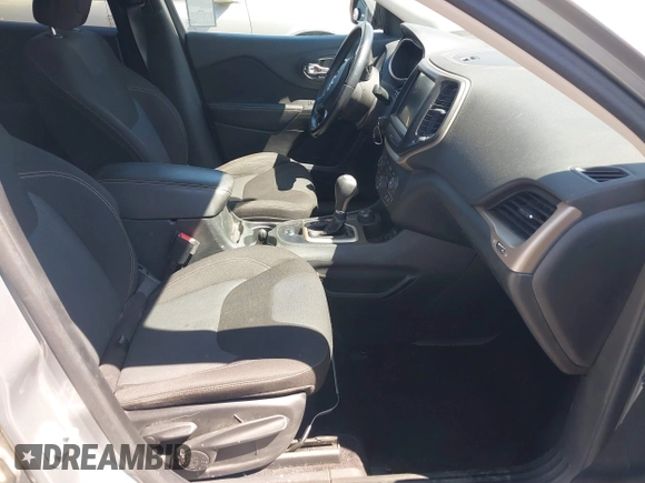 2016 Jeep Cherokee Latitude with VIN 1C4PJMCS4GW170322, listed as a IAAI auction lot 41841572 with 112,884 mi miles and . Bid and sale history available at carsss.com. Image 5.