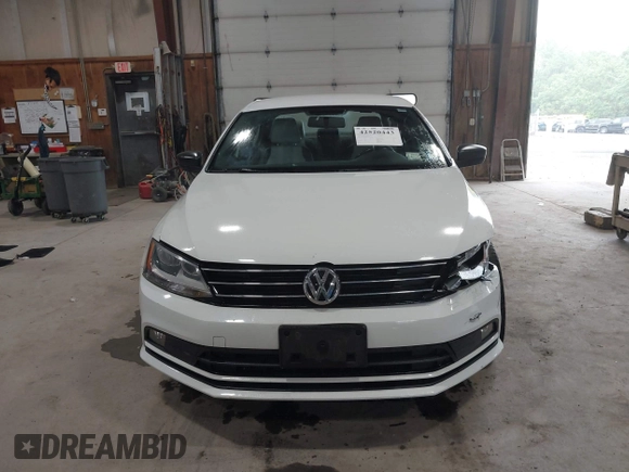 2015 Volkswagen Jetta SE z VIN 3VWD17AJ2FM427343, wystawiony jako IAAI lot #42520443 z przebiegiem 60 409 mil mil oraz . Historia ofert i sprzedaży dostępna na DreamBid. Obrazek 12.