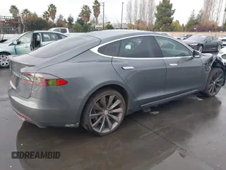 2013 Tesla Model S с VIN 5YJSA1CG5DFP06411, выставлен на аукционе IAAI как лот 41079914 с пробегом 266 968 миль миль и . История ставок и продаж доступна на DreamBid. Изображение 4.