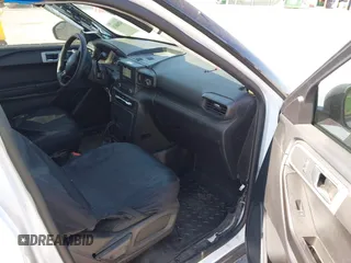 2020 Ford Police Interceptor Utility z VIN 1FM5K8AB0LGD09716, wystawiony jako IAAI lot #42054545 z przebiegiem 106 253 mil mil oraz . Historia ofert i sprzedaży dostępna na DreamBid. Obrazek 5.