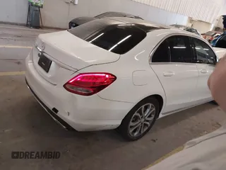 2016 Mercedes-Benz C 300 z VIN 55SWF4JB0GU160647, wystawiony jako IAAI lot #41980155 z przebiegiem 66 783 mil mil oraz . Historia ofert i sprzedaży dostępna na DreamBid. Obrazek 4.