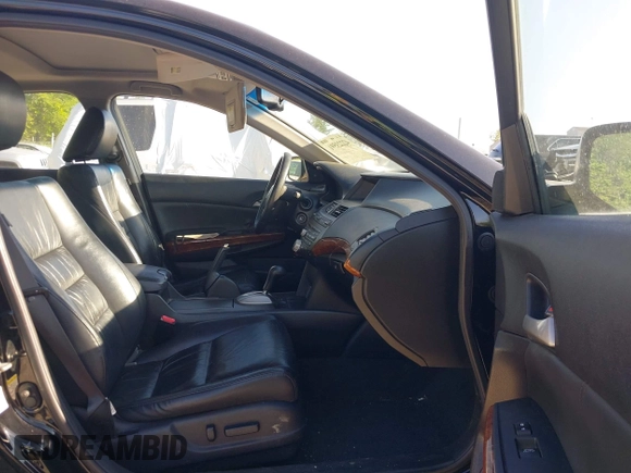 2011 Honda Accord EX-L z VIN 1HGCP3F80BA017161, wystawiony jako IAAI lot #42223591 z przebiegiem 124 615 mil mil oraz . Historia ofert i sprzedaży dostępna na DreamBid. Obrazek 5.