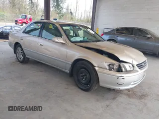 2001 Toyota Camry LE z VIN JT2BF28K110320365, wystawiony jako IAAI lot #41993343 z przebiegiem 211 458 mil mil oraz . Historia ofert i sprzedaży dostępna na DreamBid. Obrazek 1.