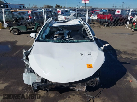 2017 Toyota Camry XLE z VIN 4T1BF1FK4HU358000, wystawiony jako IAAI lot #41692344 z przebiegiem Nie podano mil oraz . Historia ofert i sprzedaży dostępna na DreamBid. Obrazek 6.