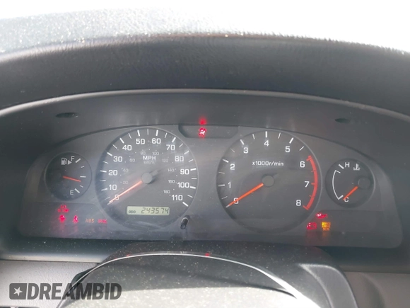 2001 Nissan Xterra XE z VIN 5N1ED28T61C526634, wystawiony jako IAAI lot #41764950 z przebiegiem 243 574 mil mil oraz . Historia ofert i sprzedaży dostępna na DreamBid. Obrazek 7.