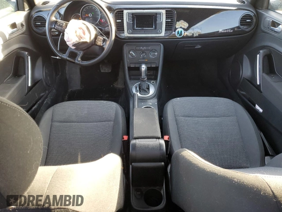 2018 Volkswagen Beetle S z VIN 3VWFD7AT7JM700755, wystawiony jako Copart lot #44312585 z przebiegiem 92 694 mil mil oraz Szkoda całkowita • Salvage title. Historia ofert i sprzedaży dostępna na DreamBid. Obrazek 8.