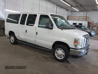2013 Ford Econoline Passenger XL z VIN 1FBNE3BL7DDA62126, wystawiony jako IAAI lot #42354986 z przebiegiem 66 906 mil mil oraz . Historia ofert i sprzedaży dostępna na DreamBid. Obrazek 1.