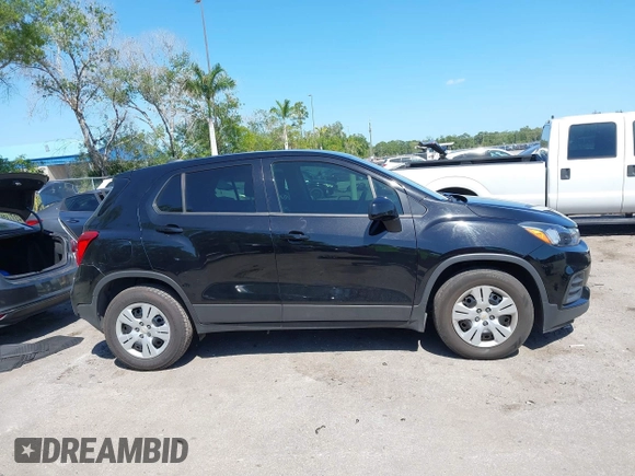 2019 Chevrolet Trax LS with VIN 3GNCJKSBXKL164776, listed as a IAAI auction lot 42064236 with 117,111 mi miles. Bid and sale history available at carsss.com. Image 13.