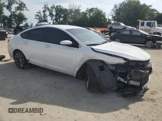 2015 Chrysler 200 S z VIN 1C3CCCBB2FN529146, wystawiony jako Copart lot #53853455 z przebiegiem 108 759 mil mil oraz Szkoda całkowita • Salvage title. Historia ofert i sprzedaży dostępna na DreamBid. Obrazek 4.