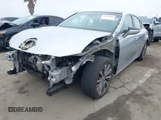 2019 Lexus ES 350 z VIN 58ABZ1B16KU046927, wystawiony jako IAAI lot #42440380 z przebiegiem 22 195 mil mil oraz . Historia ofert i sprzedaży dostępna na DreamBid. Obrazek 2.