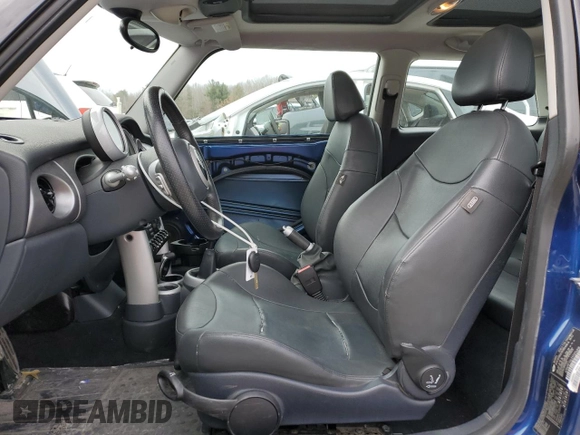 2003 MINI Hardtop S with VIN WMWRE33423TD74010, listed as a Copart auction lot 45301055 with 81,331 mi miles and Clean Title. Bid and sale history available at DreamBid. Image 7.